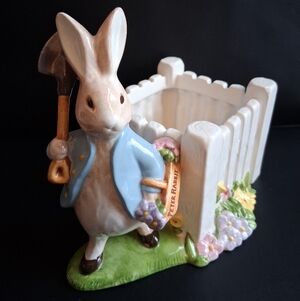 Vintage 2001 Beatrix Potter Peter Rabbit Ceramic Vase/Planter